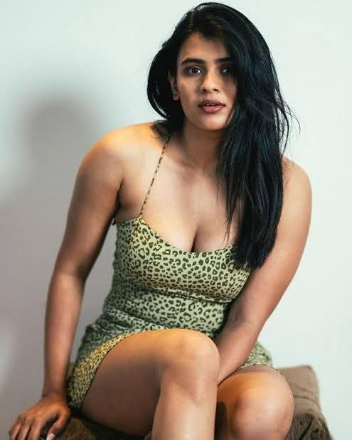 Hebah Patel Flaunts Her Beauty In a Pictures